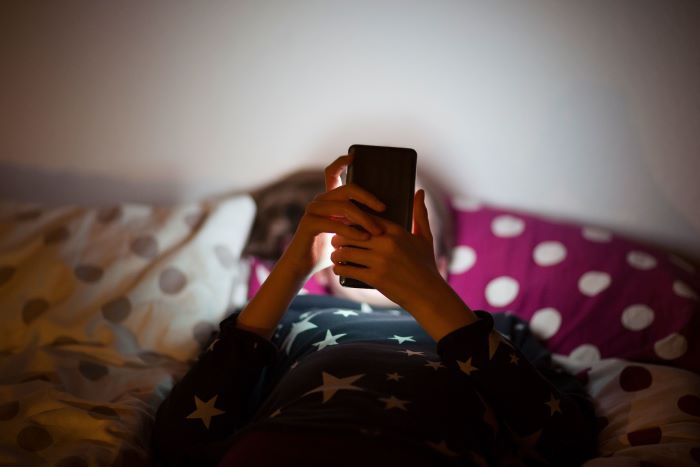 Smartphones Not For Children Under 13 – Study Warns Parents